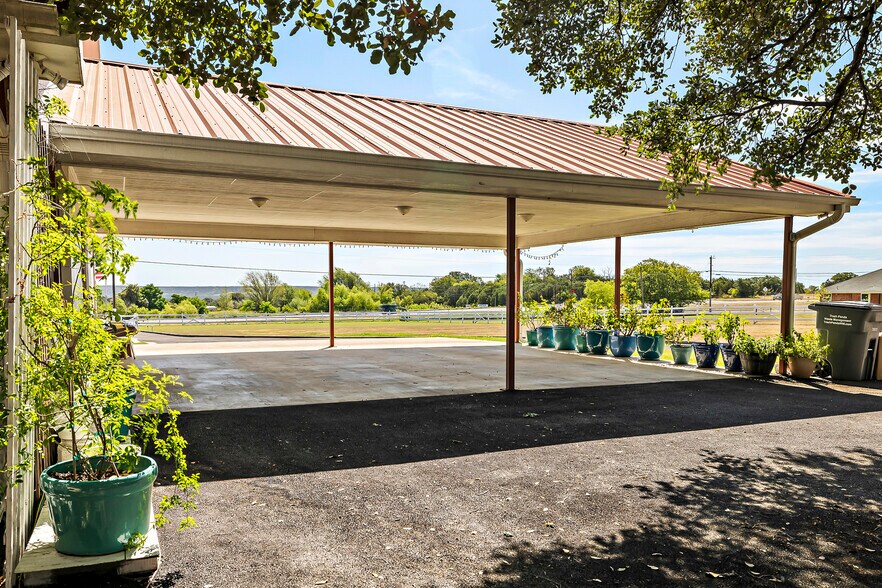 More Photos Of 3676 FM2657, Kempner Specialty For Sale