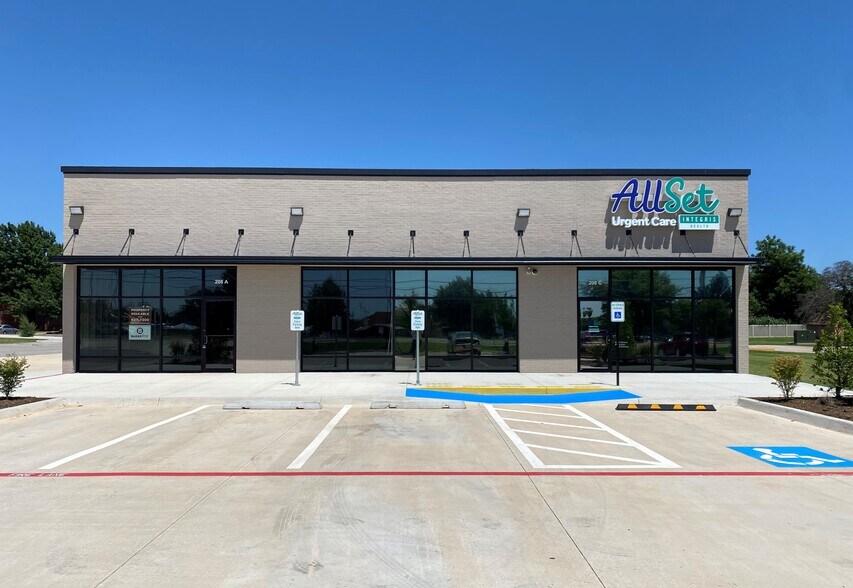 Primary Photo Of 208 S Douglas Blvd, Midwest City Storefront Retail Office For Lease