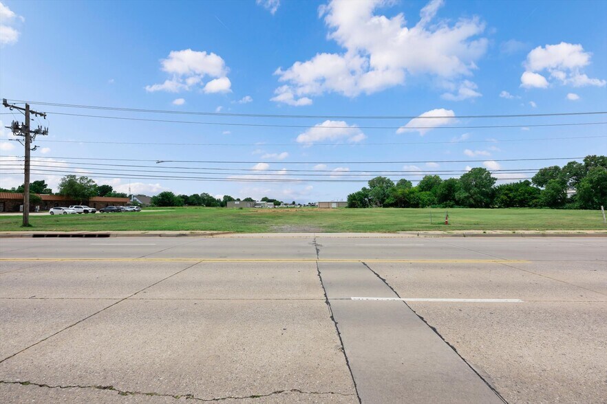 More Photos Of 301 S Yukon Pky, Yukon Land For Sale