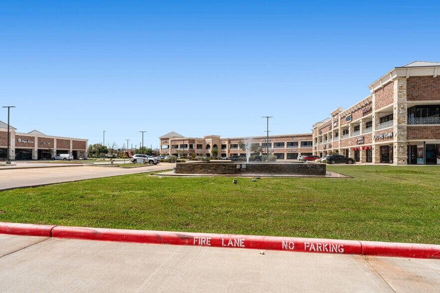 More Photos Of 4899 Highway 6, Missouri City Restaurant For Lease