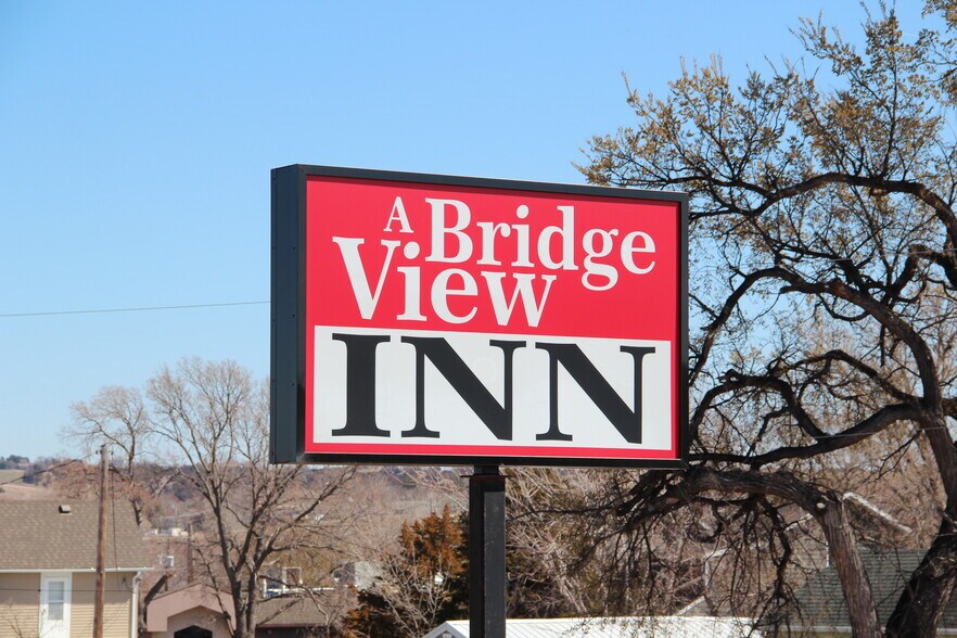 More Photos Of 115 N River St, Chamberlain Hotel For Sale