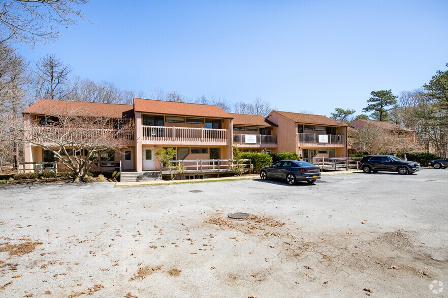 More Photos Of 16 Goodfriend Dr, East Hampton Office Residential For Lease