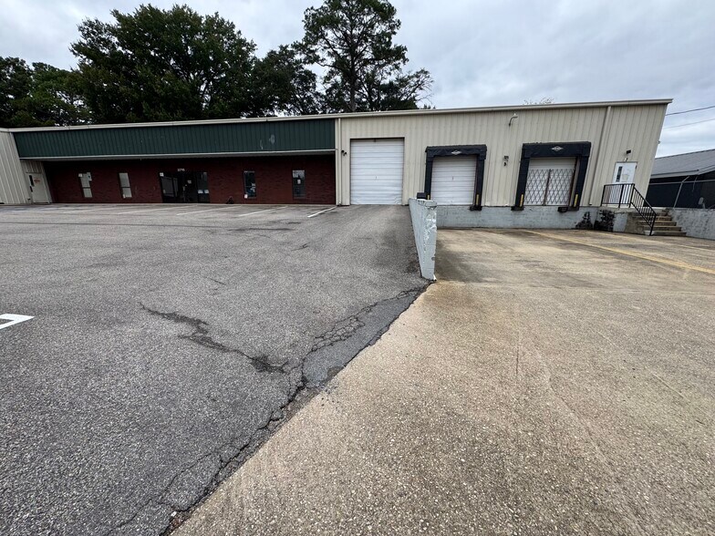More Photos Of 2735 Poplar St, Montgomery Warehouse For Lease