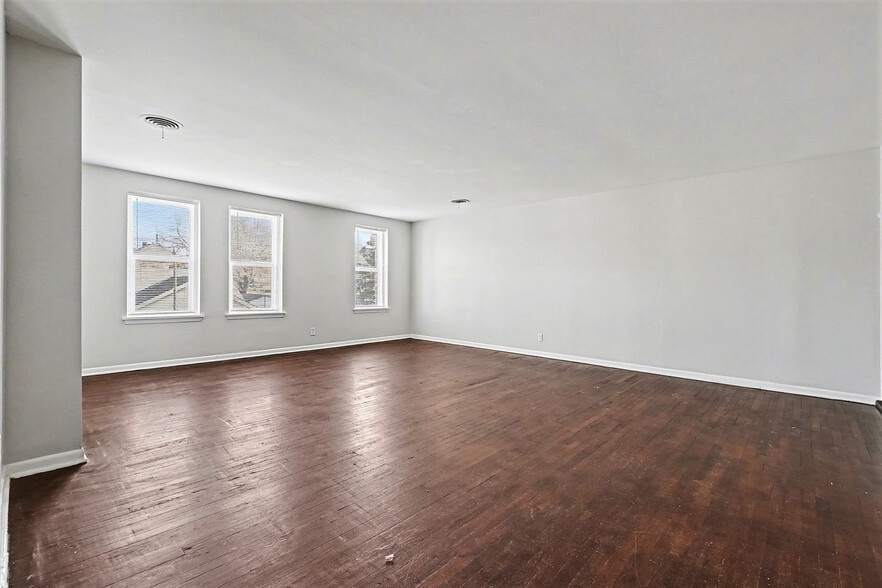 More Photos Of 2416 S 16th St, Omaha Apartments For Sale