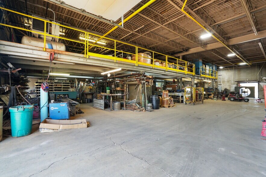 More Photos Of 1711 Woodland Ave, Columbus Warehouse For Lease