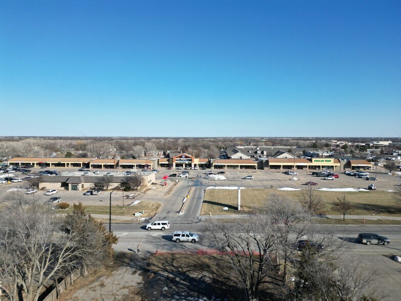 More Photos Of 524-640 N Andover Rd, Andover General Retail For Lease