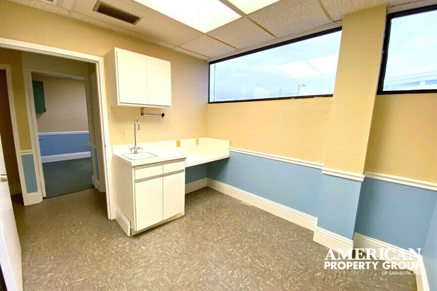 More Photos Of 201 4th Ave, Bradenton Medical For Sale