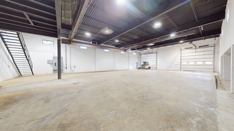 More Photos Of 2625 14th Ave SW ave, Minot Warehouse For Sale