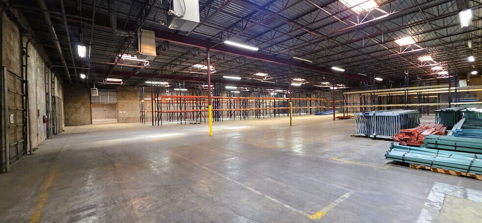 More Photos Of 4233 Janada St, Haltom City Warehouse For Lease