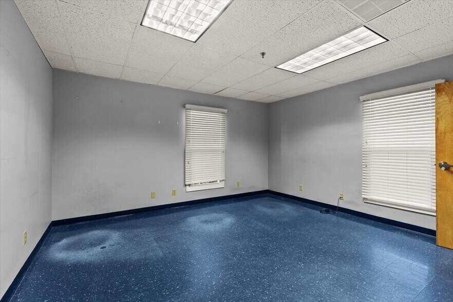 More Photos Of 617 Mulberry St, Elizabethtown Office For Sale