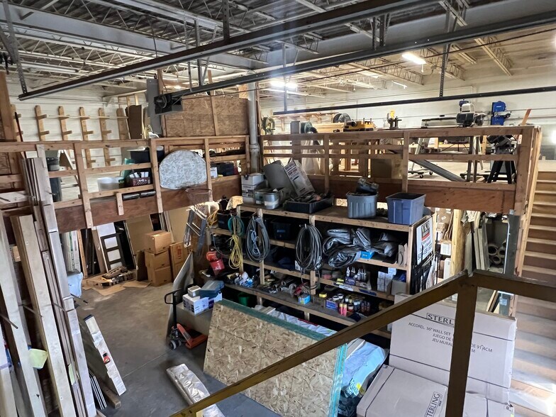 More Photos Of 795 Midway Rd, Menasha Showroom For Sale