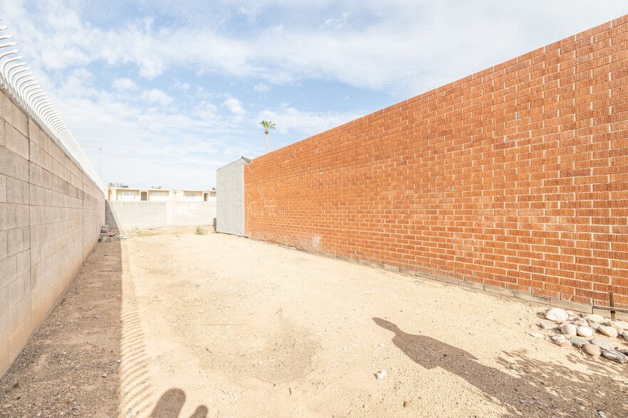 More Photos Of 2423 W Campbell Ave, Phoenix Warehouse For Sale