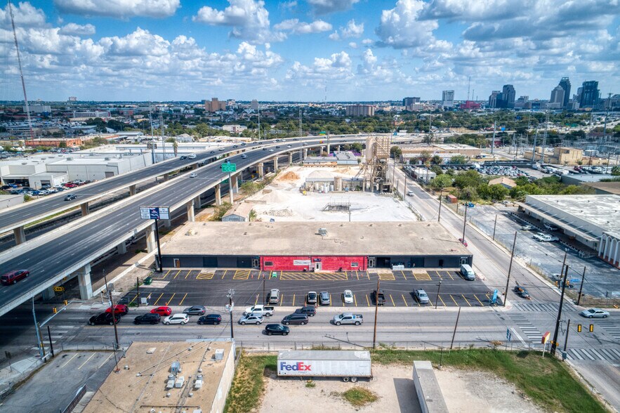 More Photos Of 1350-1390 N Colorado St, San Antonio Showroom For Lease