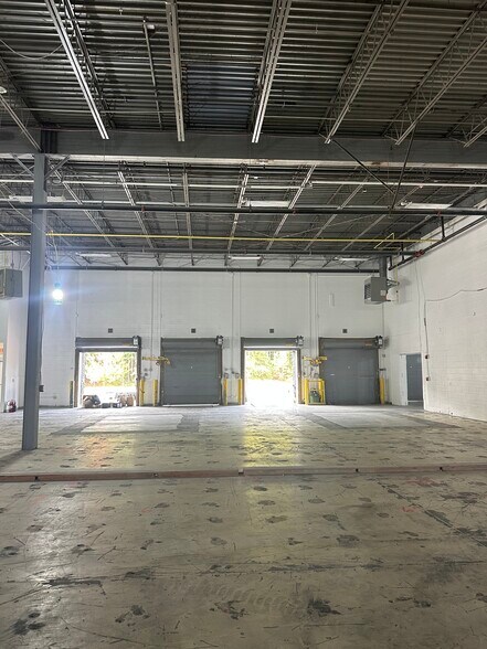 More Photos Of 32 Coslin Dr, Southborough Research And Development For Lease