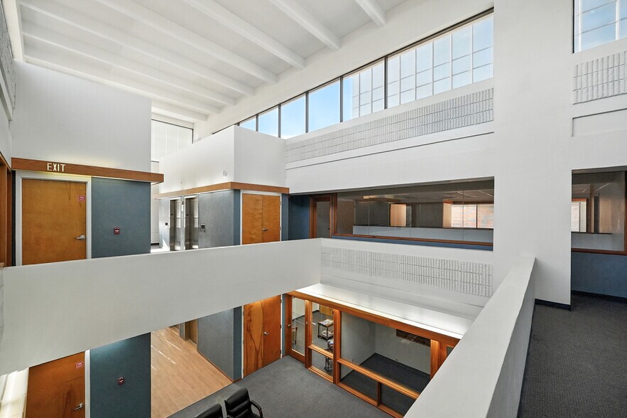 More Photos Of 24 N Market St, Jacksonville Office For Lease