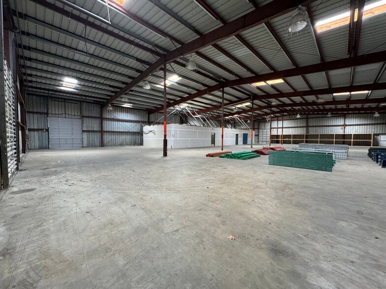 More Photos Of 5595 Raby Rd, Norfolk Warehouse For Lease
