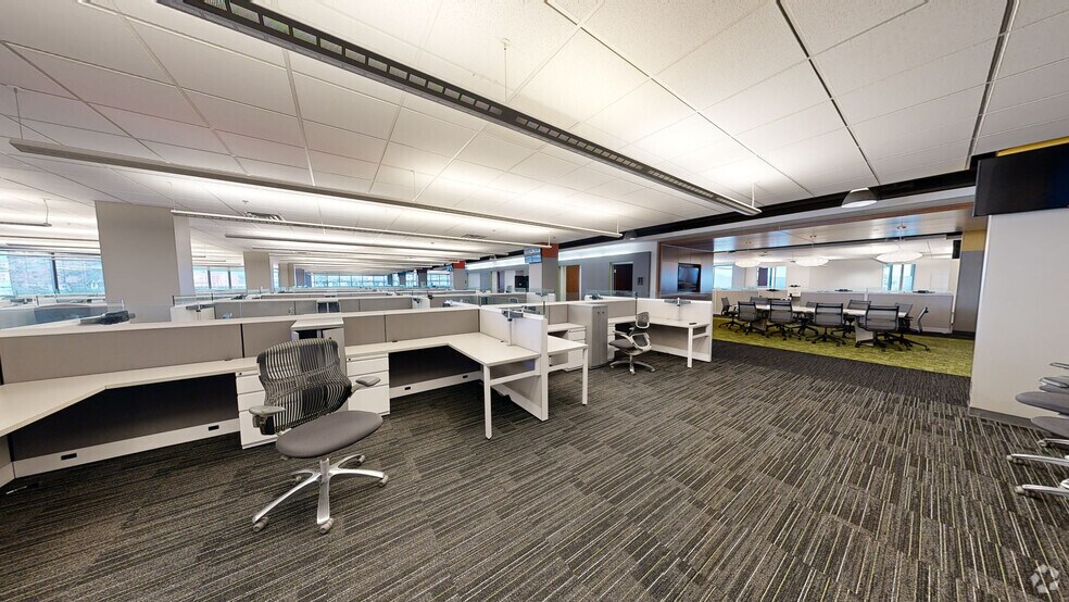 More Photos Of 10 River Park Plz, Saint Paul Office For Lease