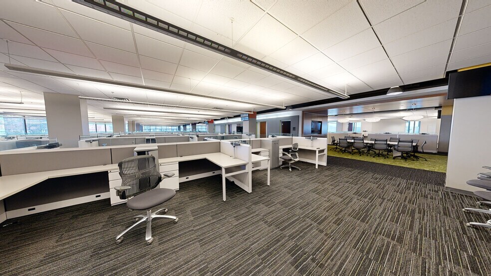 More Photos Of 10 River Park Plz, Saint Paul Office For Lease