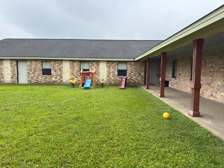 More Photos Of 618 Baca St, Houston Religious Facility For Sale