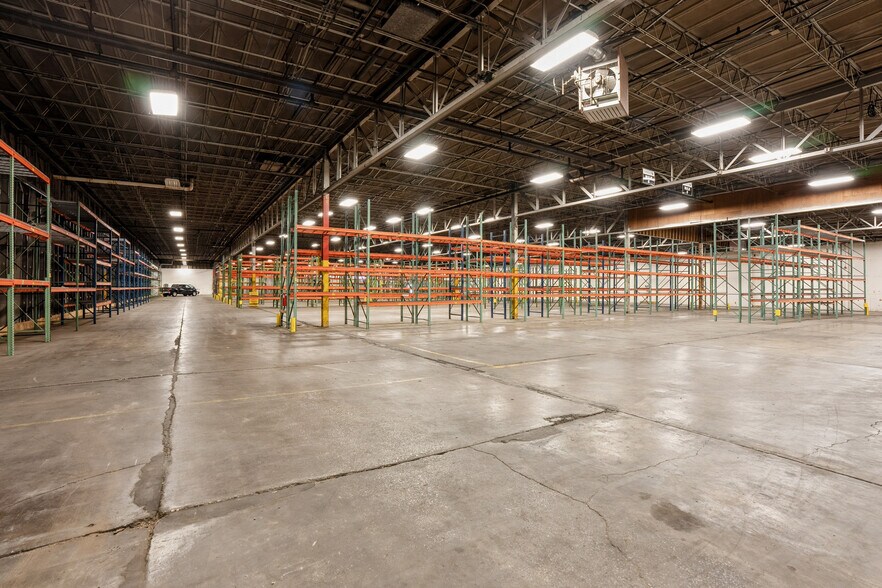 More Photos Of 2301 Fleur Dr, Des Moines Warehouse For Lease