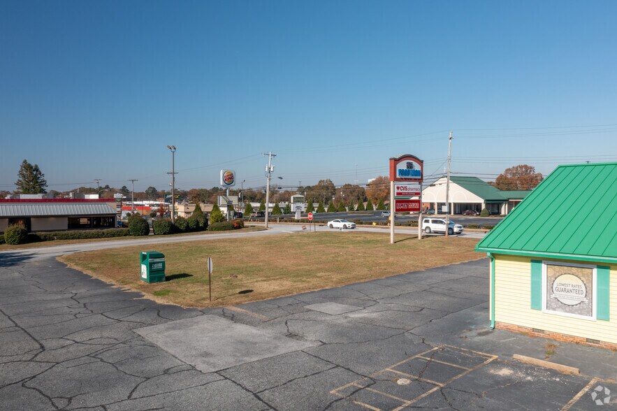 More Photos Of 500 E Greer St, Honea Path General Retail For Lease