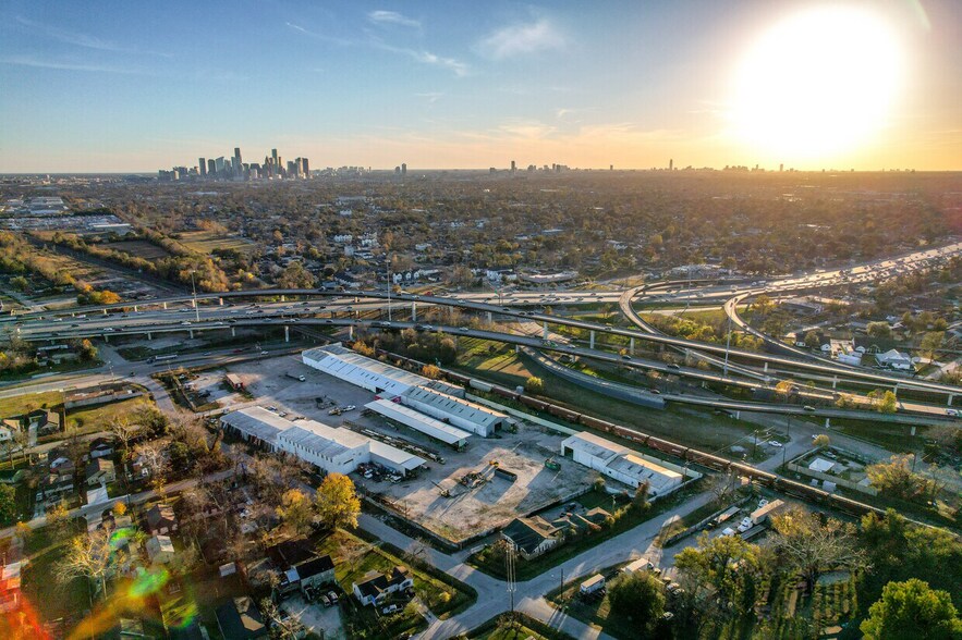 More Photos Of 6011-6019 Gold Houston TX 77026 st, Houston Warehouse For Lease