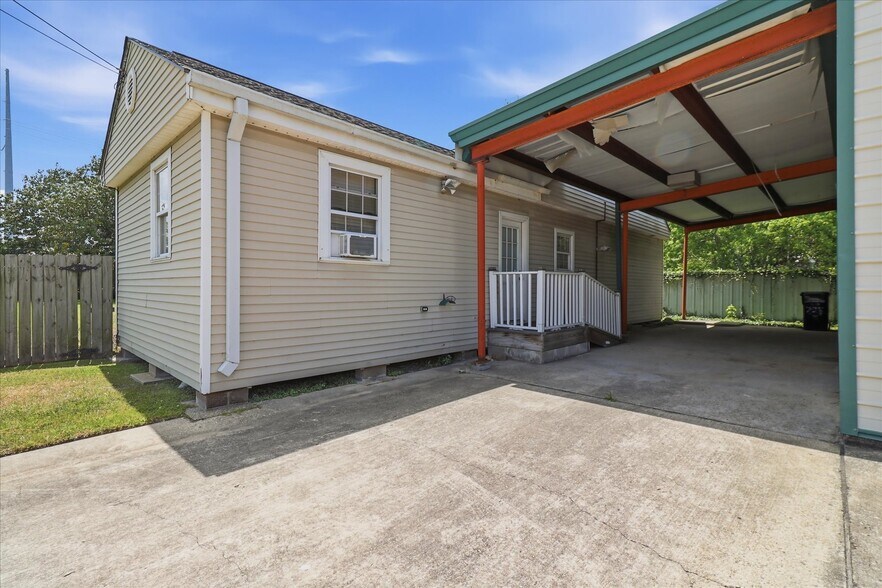 More Photos Of 705 W Saint Bernard Hwy, Chalmette Distribution For Sale