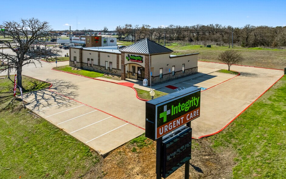 More Photos Of 1643 N Market St, Hearne Healthcare For Sale