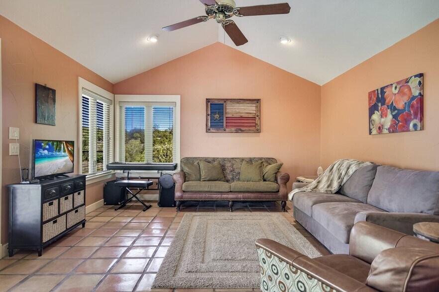 More Photos Of 610 Crystal Creek Dr, Austin Specialty For Sale