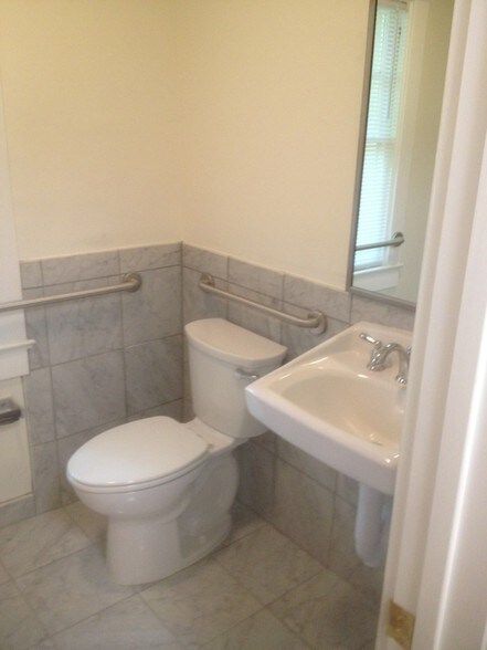 More Photos Of 107 W Marshall St, Middleburg Office For Lease