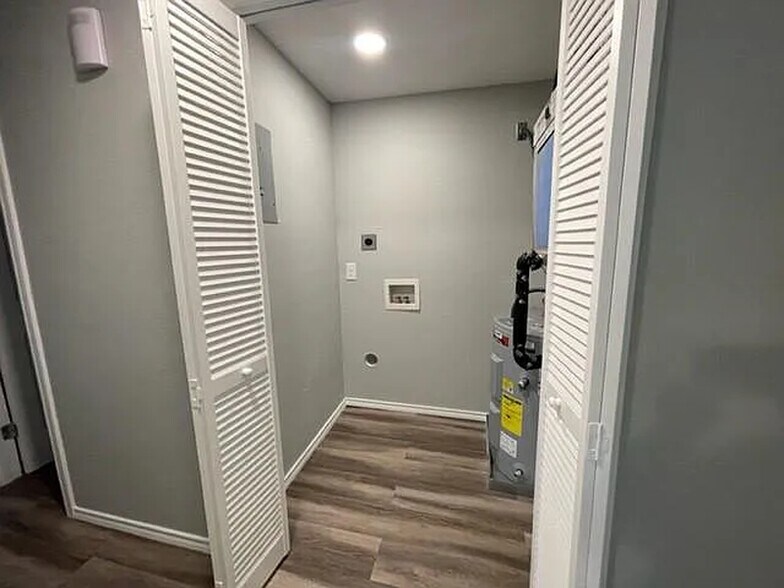More Photos Of 1300 N Live Oak St, Rockport Multifamily For Sale