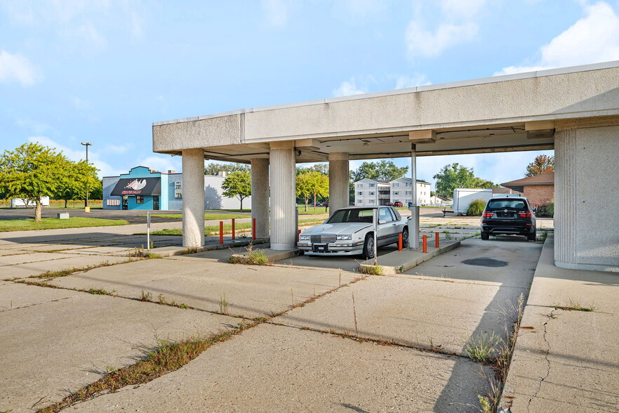 More Photos Of 24 Danny's Dr, Streator Bank For Sale