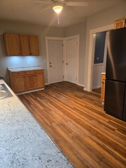 More Photos Of 12 Middle St, Lancaster Storefront Retail Residential For Sale