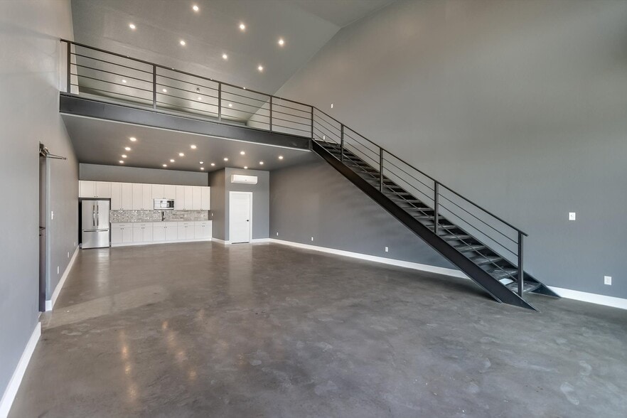 More Photos Of 451 Farrell Rd, Dripping Springs Light Distribution For Sale