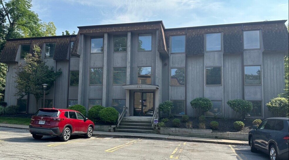 More Photos Of 640 Kreag Rd, Pittsford Office Residential For Lease