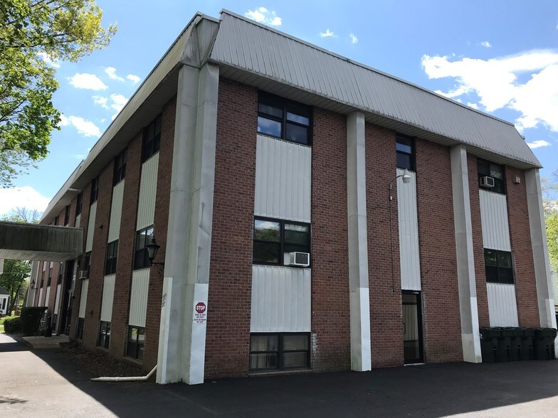 More Photos Of 71 W Main St, Freehold Office For Lease