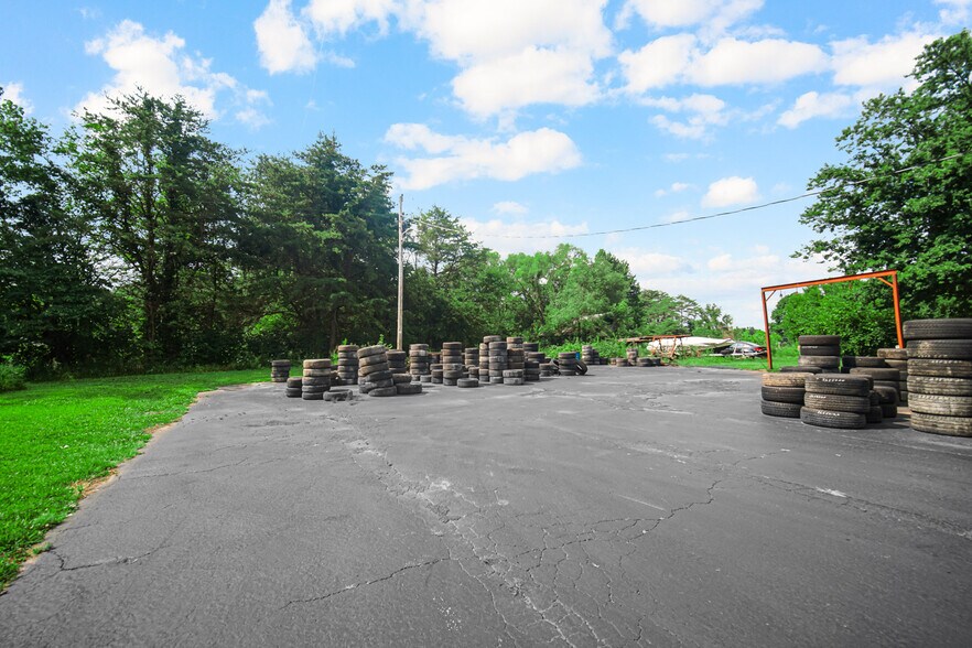 More Photos Of 0115 W State Road 10, North Judson Light Distribution For Sale