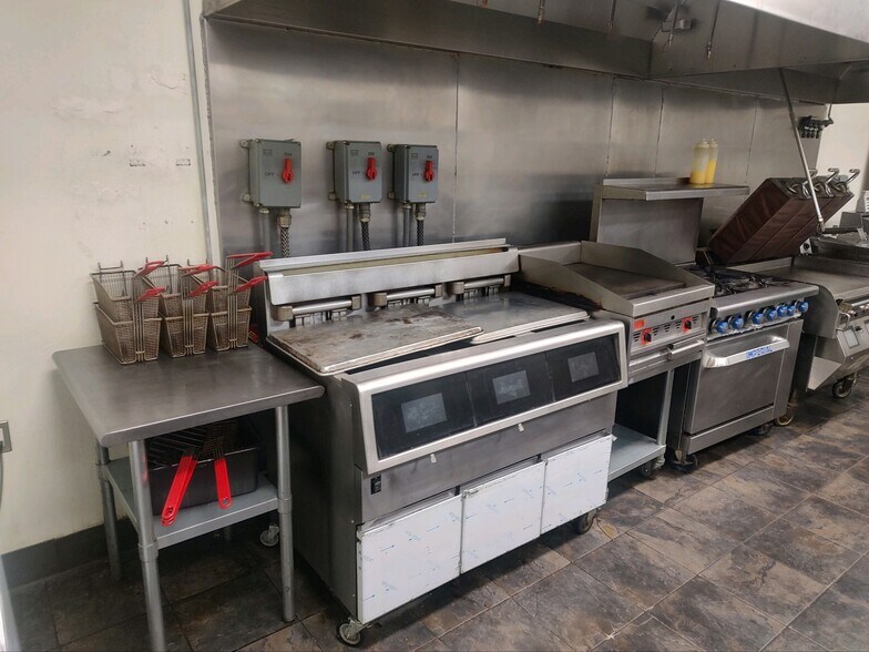 More Photos Of 1015 Tower Ave, Superior Restaurant For Lease