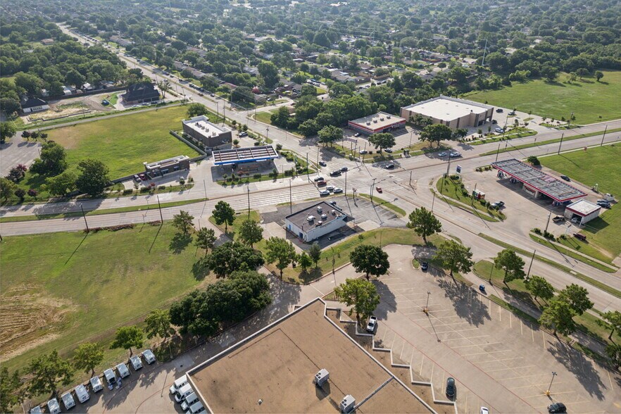 More Photos Of 525 Oates Rd, Garland Freestanding For Sale