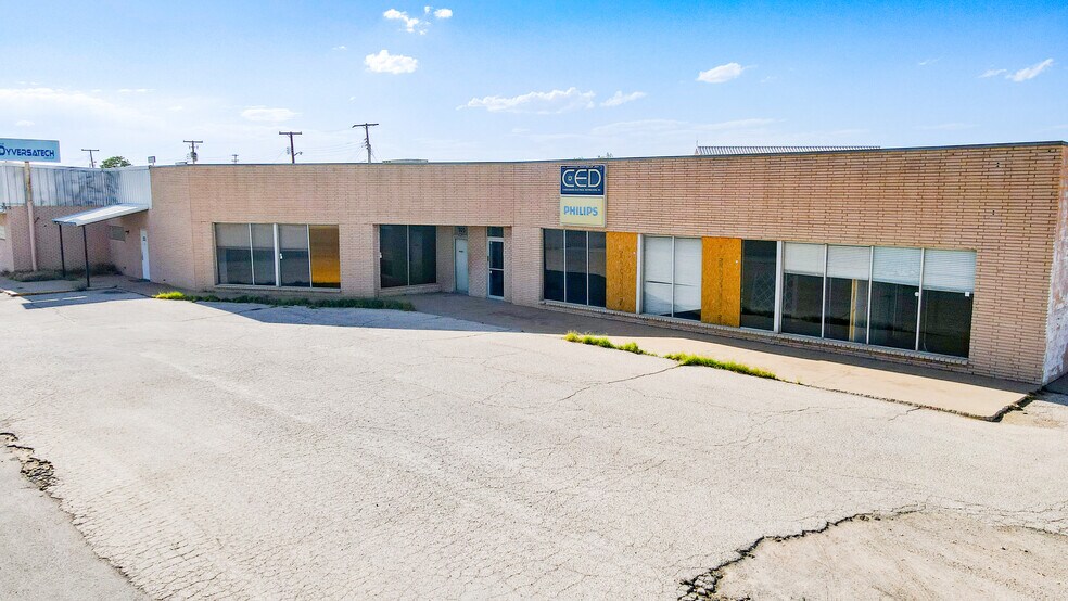 More Photos Of 305 E University Blvd, Odessa Storefront Retail Office For Lease