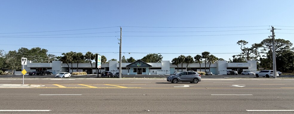 More Photos Of 3801 Bee Ridge Rd, Sarasota Storefront For Sale