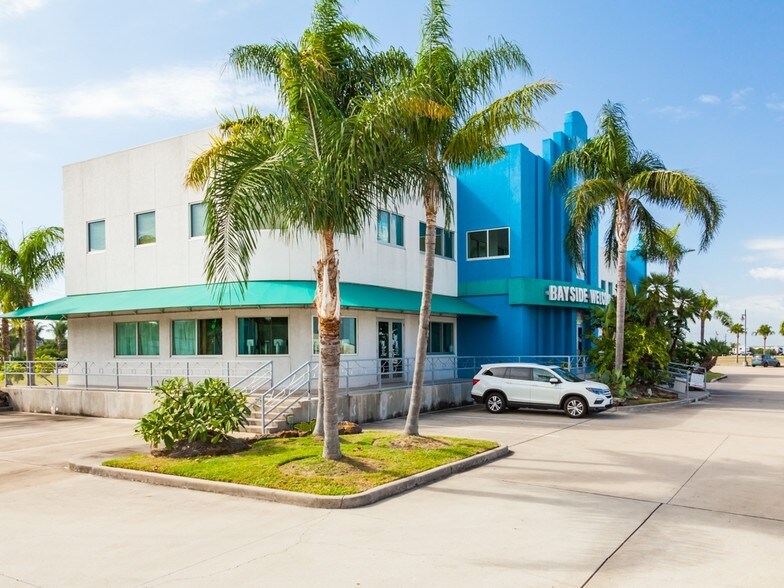 More Photos Of 101 Tiki Dr, Tiki Island Office Residential For Lease