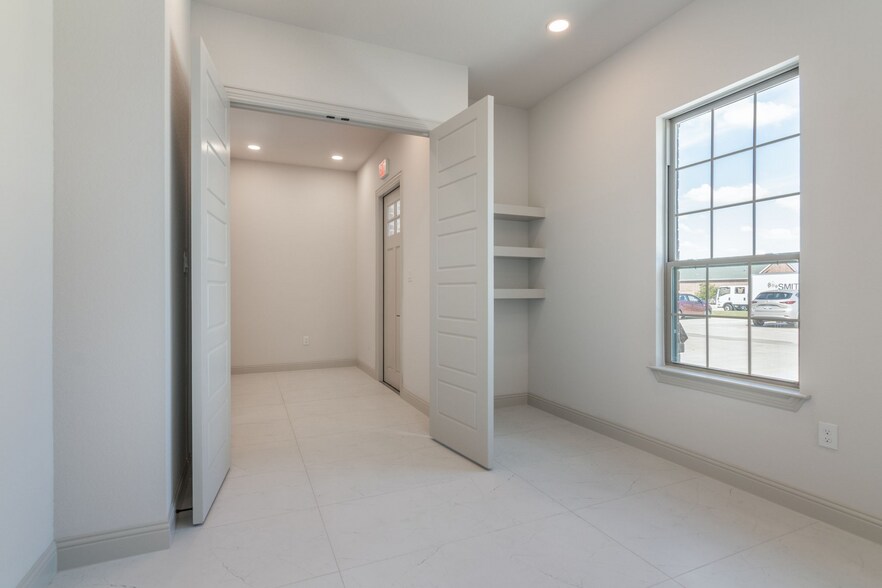 More Photos Of 7720 Rufe Snow Dr, Fort Worth Office For Lease