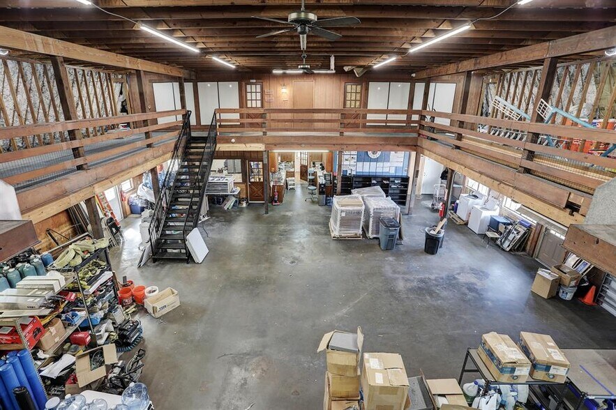 More Photos Of 2015 Woody Rd, Pearland Manufacturing For Sale