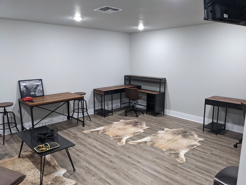 More Photos Of 105 Schumanns Beach Rd, New Braunfels Office For Lease