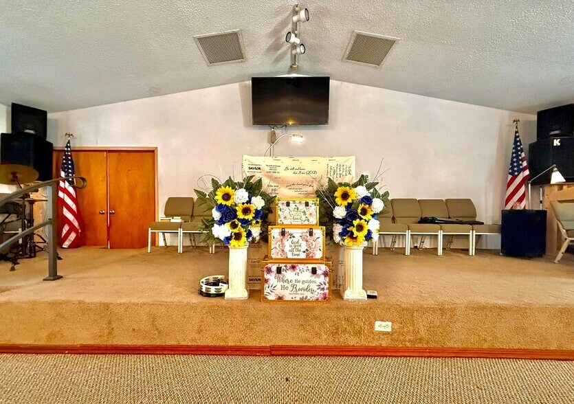 More Photos Of 101 Sesame St, Palatka Specialty For Sale