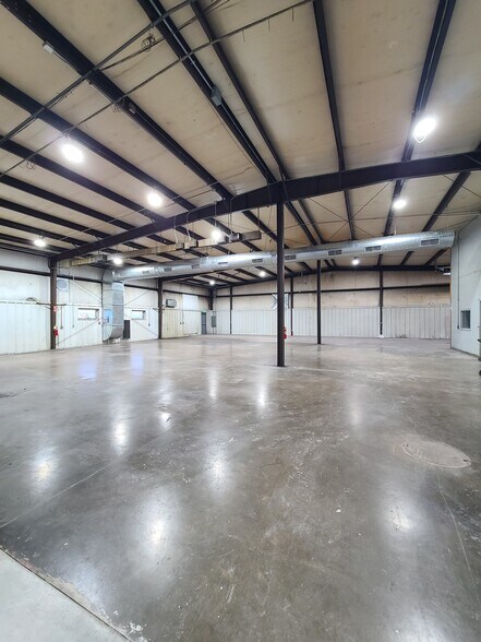 More Photos Of 7007 Trafalgar St, Fort Wayne Light Manufacturing For Sale