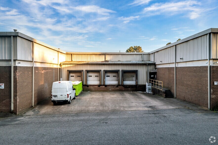 More Photos Of 1904 New Hope Church Rd, Raleigh Flex For Lease