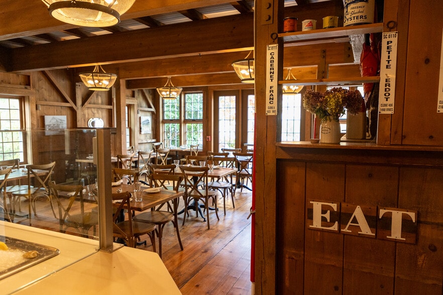 More Photos Of 262 Shore Rd, Ogunquit Restaurant For Sale