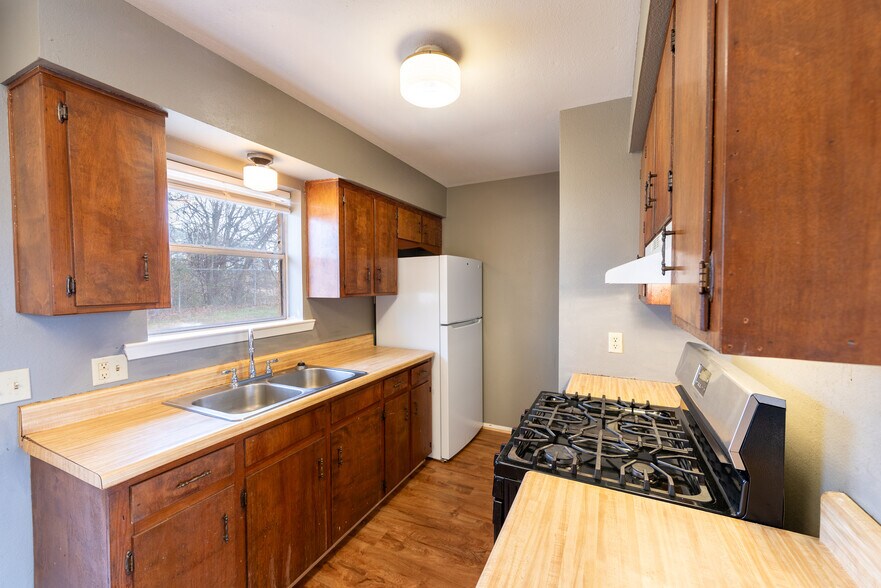 More Photos Of 100 Colvin St, Mount Vernon Apartments For Sale